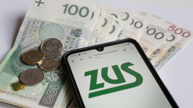 Senior mówi „Sprawdzam!”. Akcja ZUS przeciw dezinformacji i cyberprzestępczości