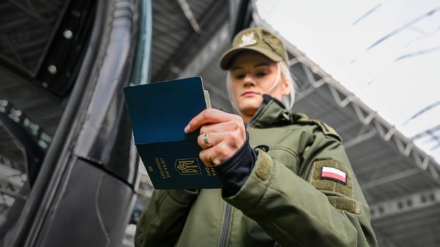 Ukraińcy szturmują polską granicę? Popularne nagranie wygenerowano za pomocą AI