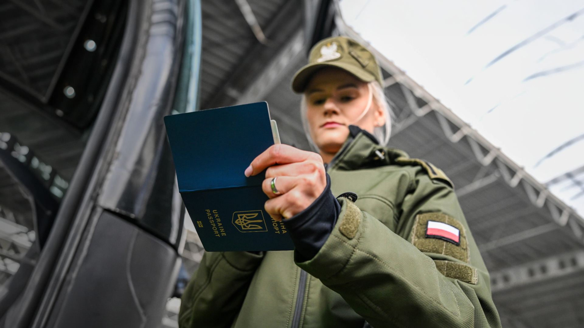 Ukraińcy szturmują polską granicę? Popularne nagranie wygenerowano za pomocą AI
