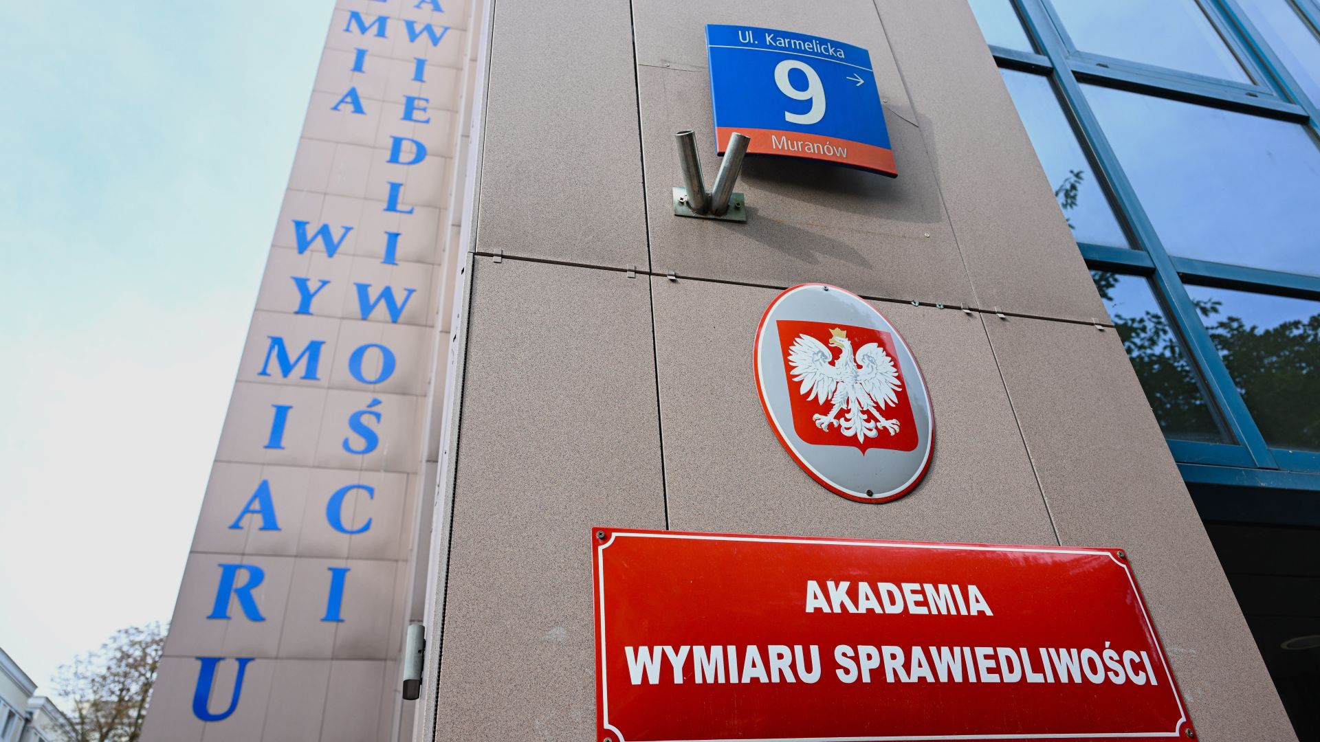 Siedziba Akademii Wymiaru Sprawiedliwości w Warszawie (fot. PAP/R.Pietruszka)