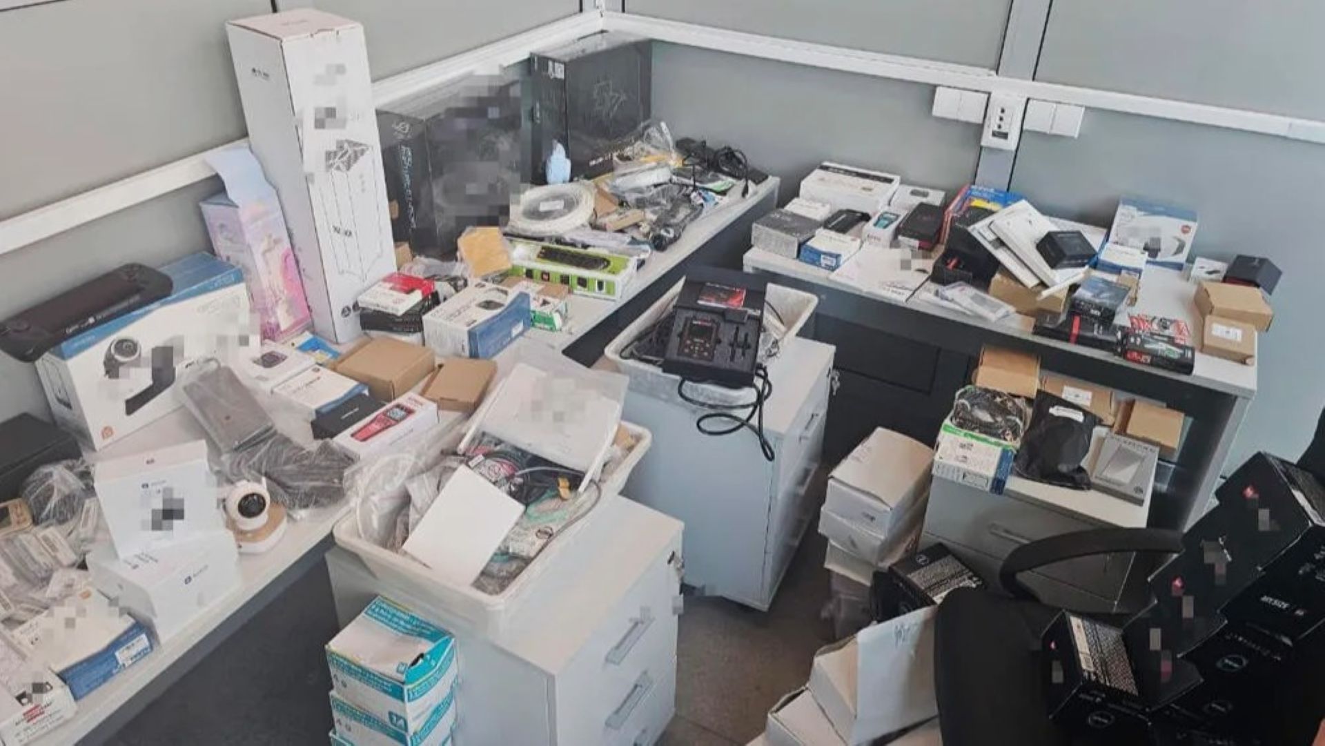 Materiały znalezione podczas przeszukania na lotnisku (fot. Montenegro Police Directorate)