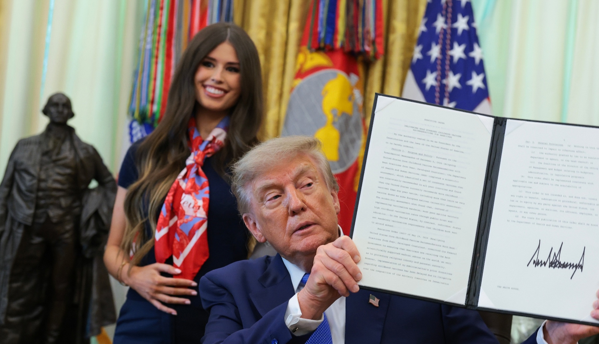 Sekretny przycisk do wybudzania przysypiającego Trumpa? Weryfikujemy wiralowe nagranie