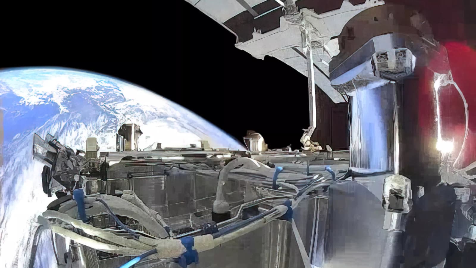 Satelity Starlink firmy SpaceX na orbicie okołoziemskiej, przed rozmieszczeniem w przestrzeni kosmicznej. Fot. SpaceX.
