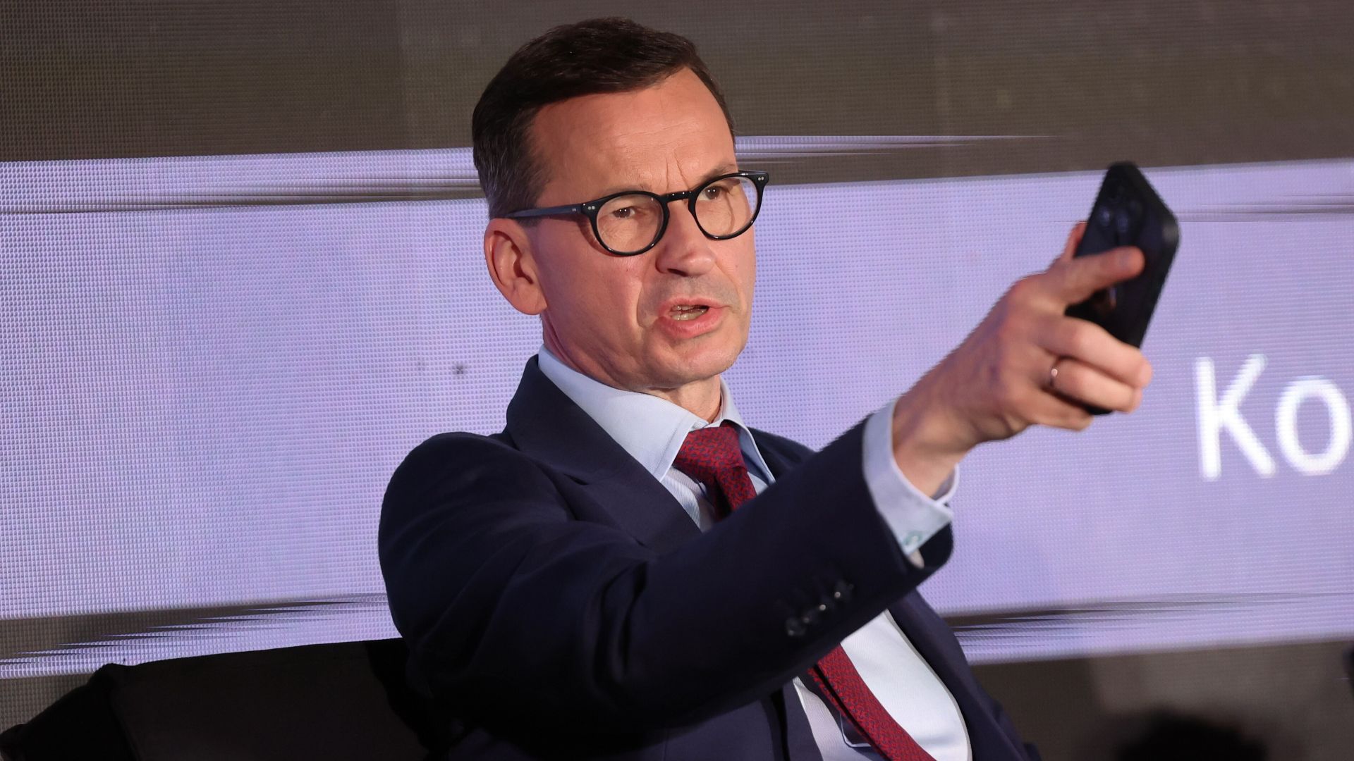 Przewodniczący KP Rozwój Plus Mateusz Morawiecki zgodził się na cel klimatyczny  (fot. PAP/G.Momot)