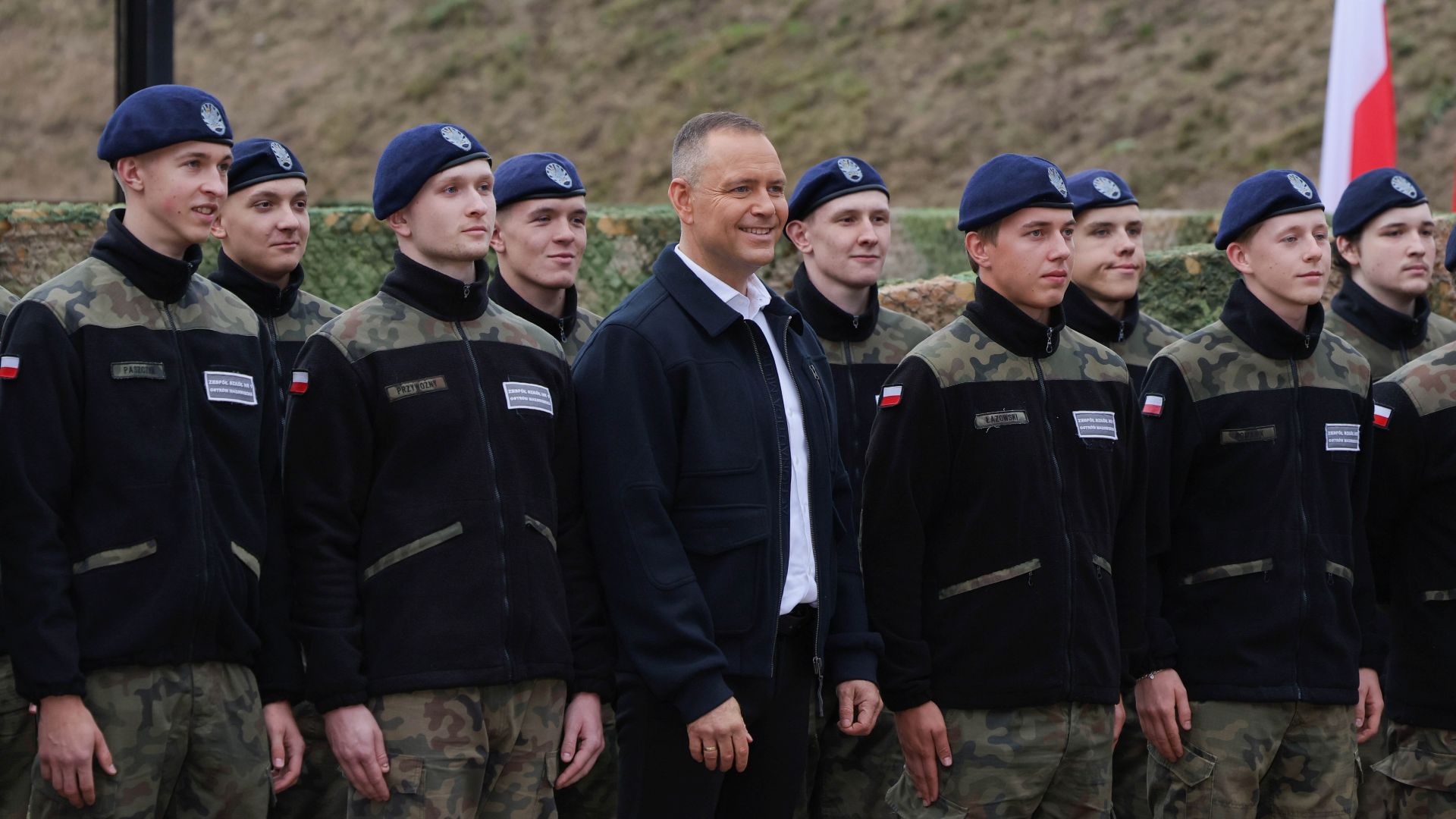 Prezydent RP Karol Nawrocki podczas otwarcia strzelnicy sportowej w Bogutach-Piankach (fot. P.Supernak/PAP)