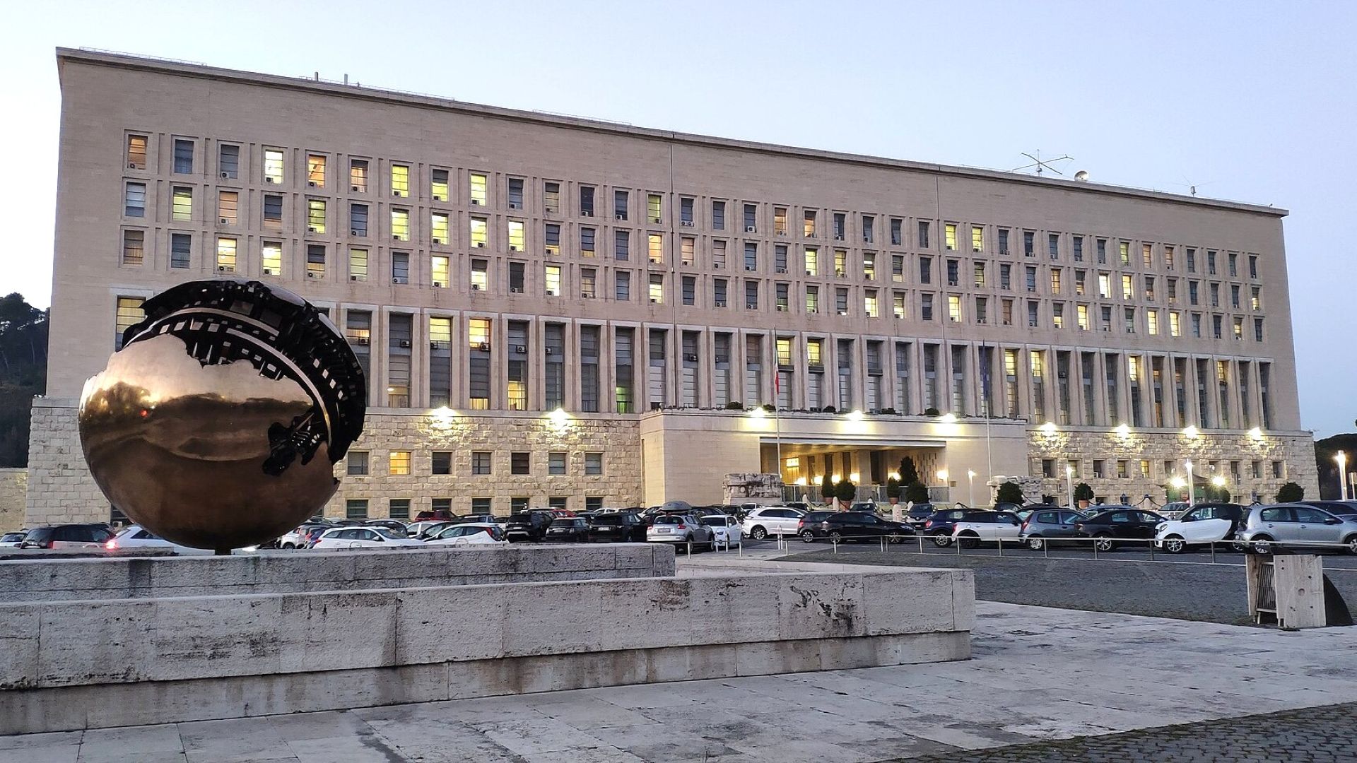 Piazzale della Farnesina (fot. Wikipedia)