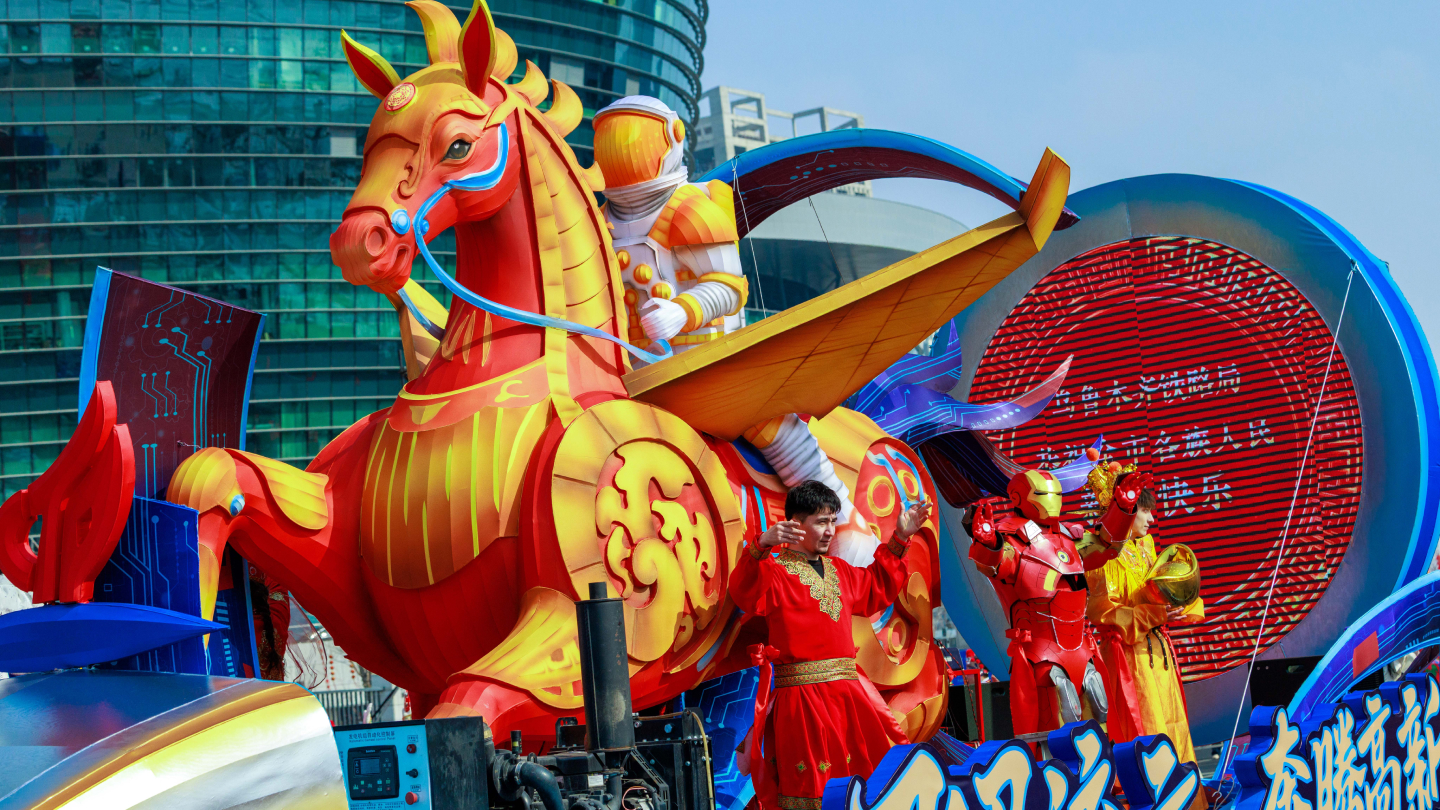 gala Shehuo, tradycyjnej chińskiej sztuki ludowej w Urumczi, w Autonomicznym Regionie Sinciang-Ujgur w Chinach. (fot. Sun Zhensong/VCG via Getty Images)