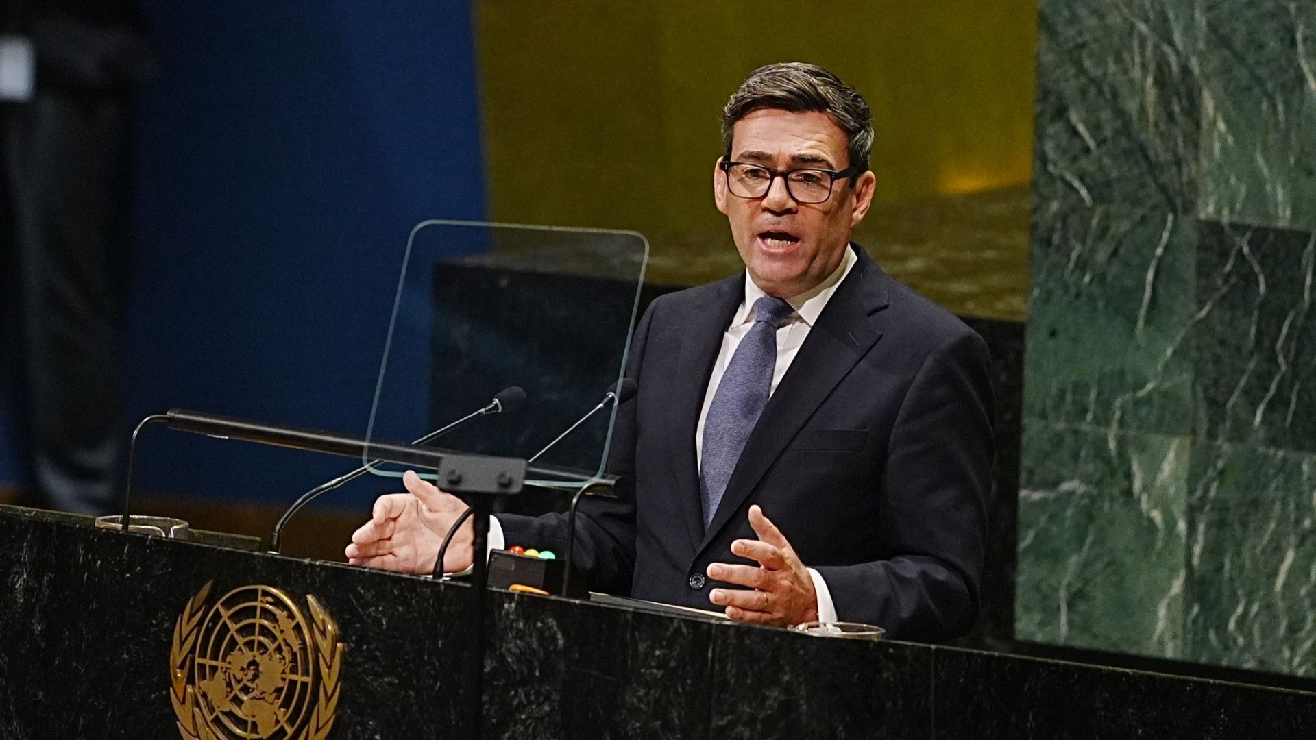 Premie Andy Burnham podczas wystąpienia na forum ONZ. (fot. S.Acar/Anadolu/Getty Images)