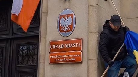 Urząd miasta - tylko jakiego? Fot. Screen z filmu AI, Instrgram