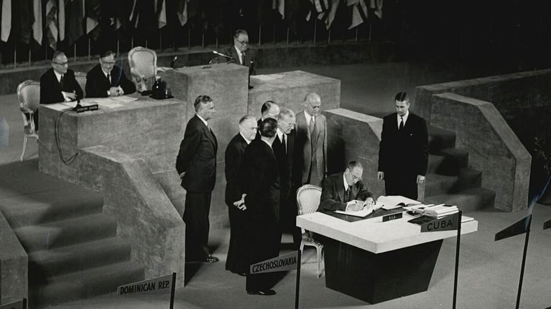 Podpisanie traktatu pokojowego w San Francisco 8 września 1951 roku (fot. MacArthur Memorial)