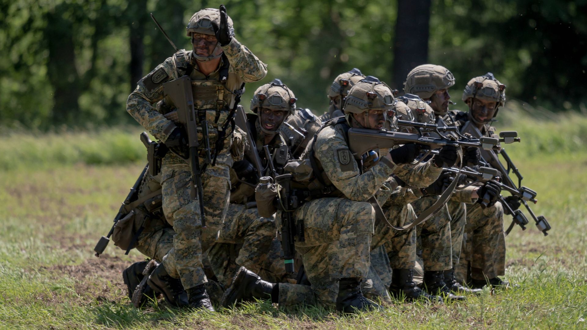Żołnierze Bundesheer (fot. PAP/EPA/CHRISTIAN BRUNA)