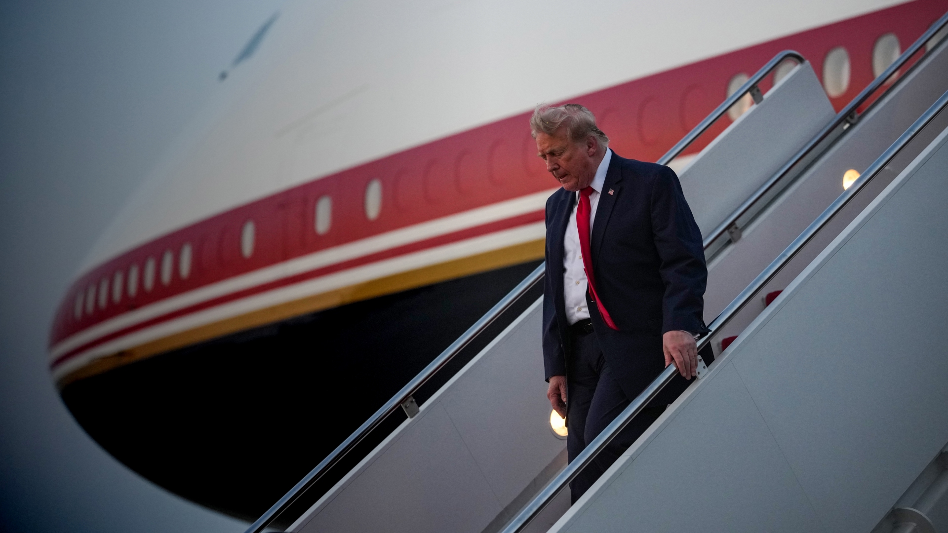 Dom kłamstw. Jak Donald Trump uczynił dezinformację narzędziem polityki 