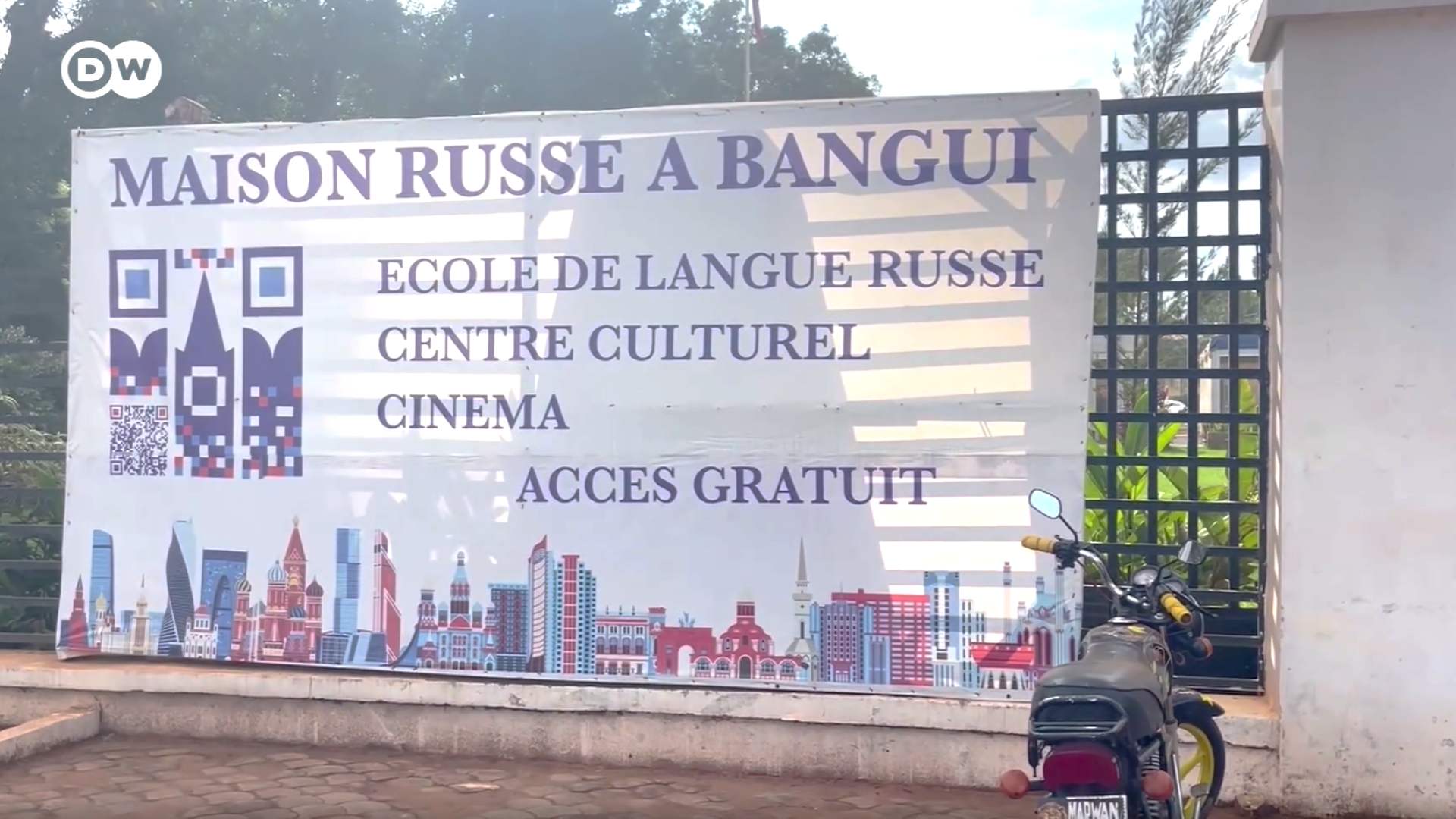 Dom rosyjski w Bangui (fot. yt/DW.com)