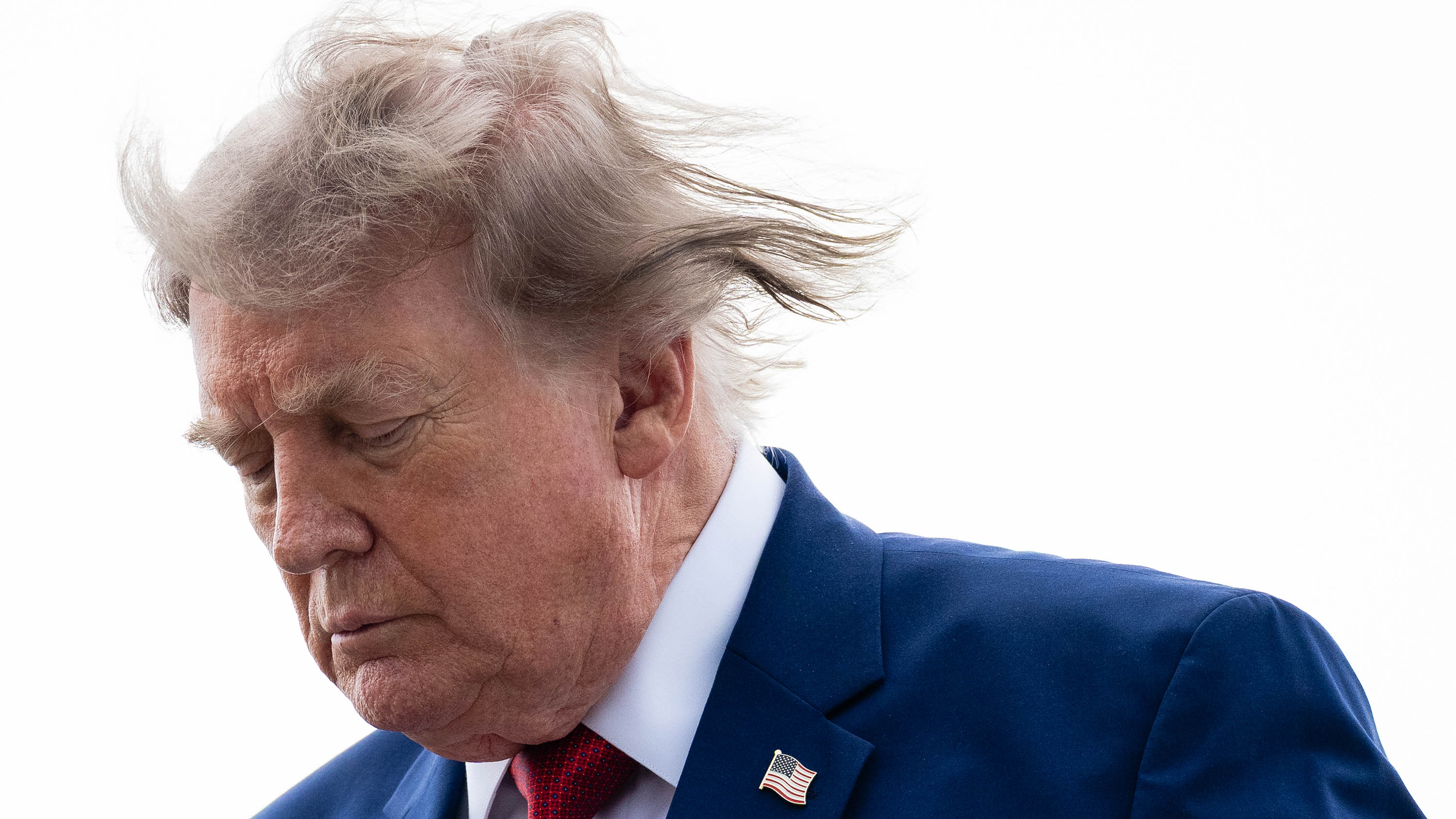 Włosy Trumpa podbijają internet. Spekulacje wokół metamorfozy prezydenta USA