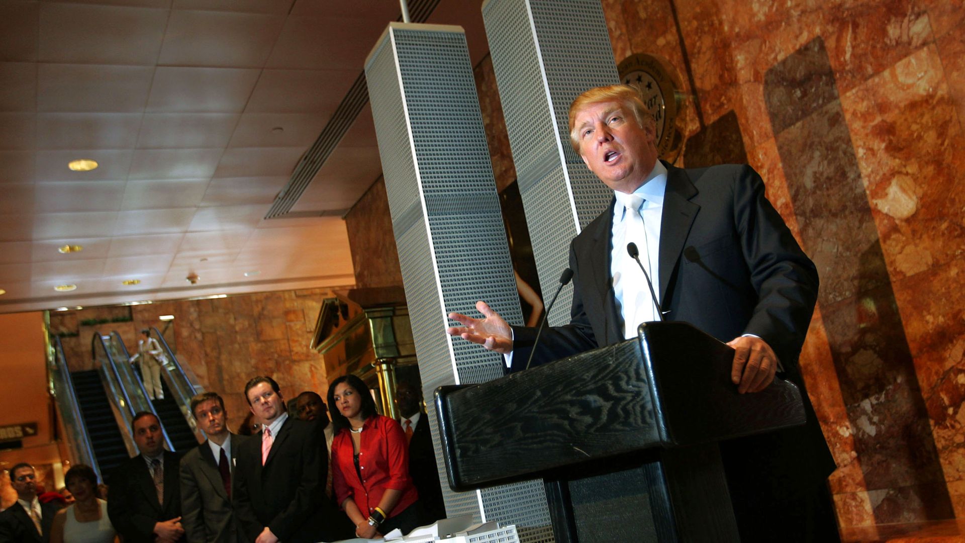 Trump przedstawia siebie jako bohatera, który ryzykował życie po ataku na WTC